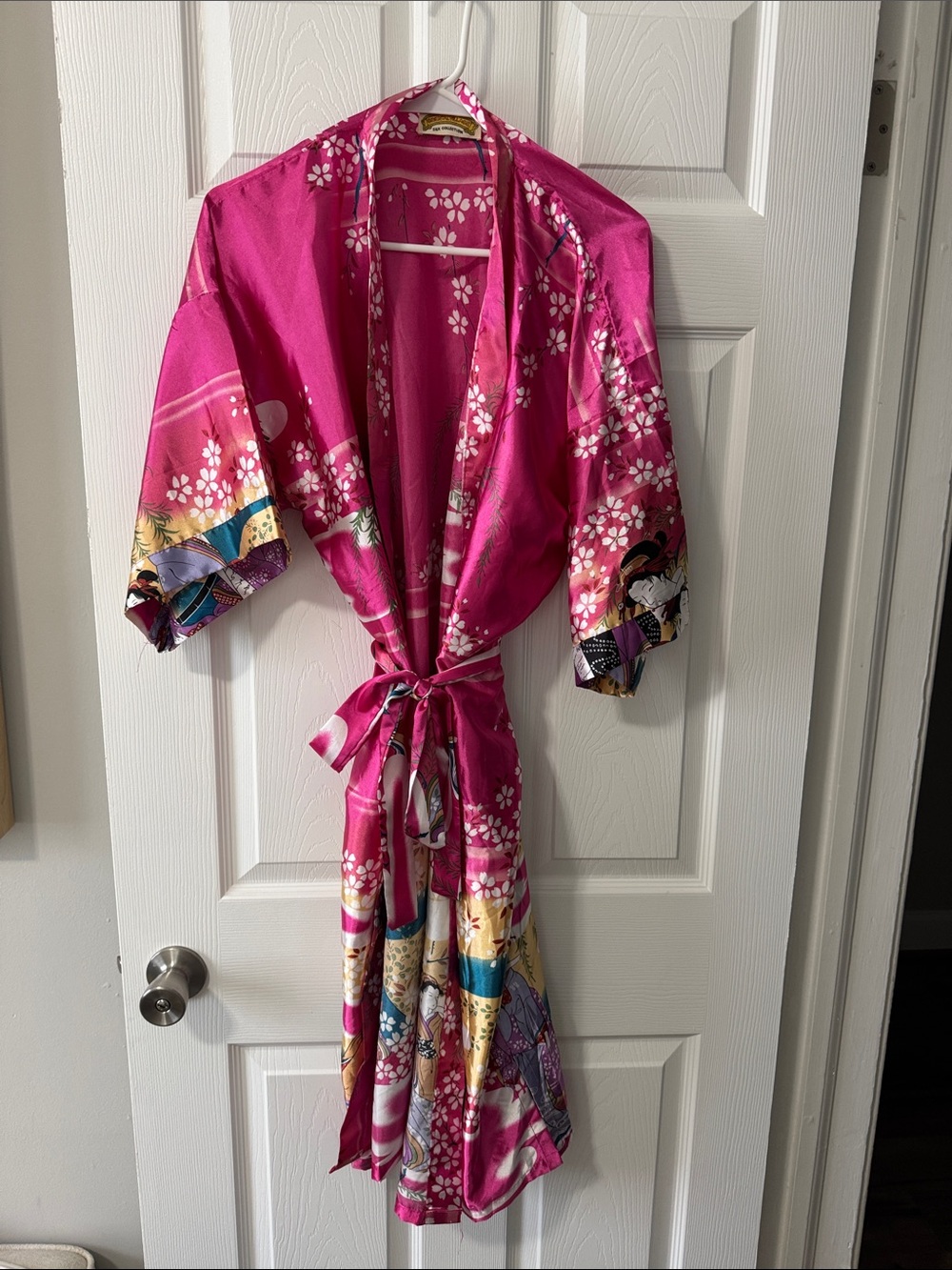 VINTAGE ORIENTAL VILLAGE SILK Bright Pink Floral Kimono Robe